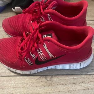 Womens nike free running shoes size 9. Red